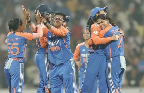 महिला क्रिकेट टीमों के बीच 3 टी 20 मैच में भारत ने वेस्‍टइंडीज को 60 रन से हराकर 2 1 से जीत ली