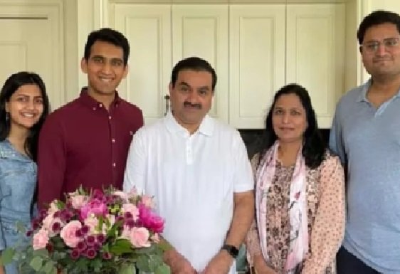 गौतम अदाणी सपरिवार पहुंचे महाकुंभ बोले अद्भुत अद्वितीय अलौकिक