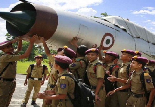 देशभर में खोले जाएंगे 100 नए सैनिक स्कूल रक्षा मंत्री राजनाथ सिंह