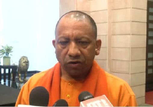 पत्रकारों को महाकुम्भ हादसे की जानकारी देते हुए सीएम योगी की आंखें हुईं नम