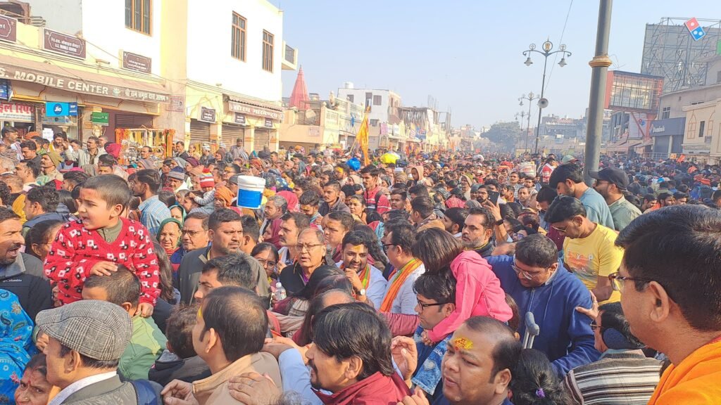 रामलला ने तोड़े पुराने रिकार्ड 25 लाख श्रद्धालु पहुंचे अयोध्या