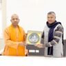 योगी आदित्यनाथ जी से प्रदेश के राज्य मंत्री श्री धर्मवीर प्रजापति ने आज शिष्टाचार भेंट की 1