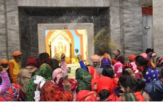 लाखों की संख्या में जुटेंगे श्रद्धालु खिचड़ी चढ़ाने के लिए सोमवार से श्रद्धालुओं ने डाला डेरा