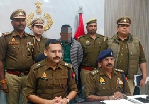 गैंगरेप गला दबाकर हत्या फिर पेट्रोल डालकर जला दिया