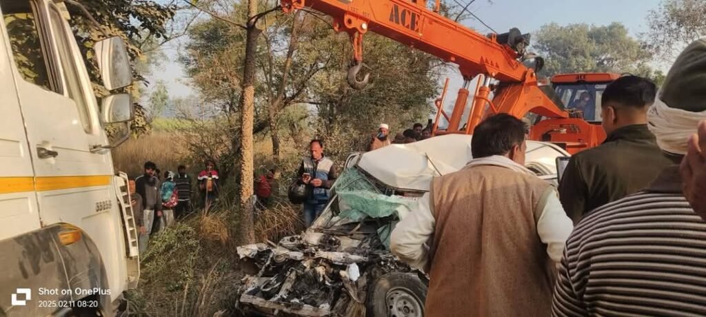 डम्पर और कार मे जोर दार टक्कर पाच की मौत 1
