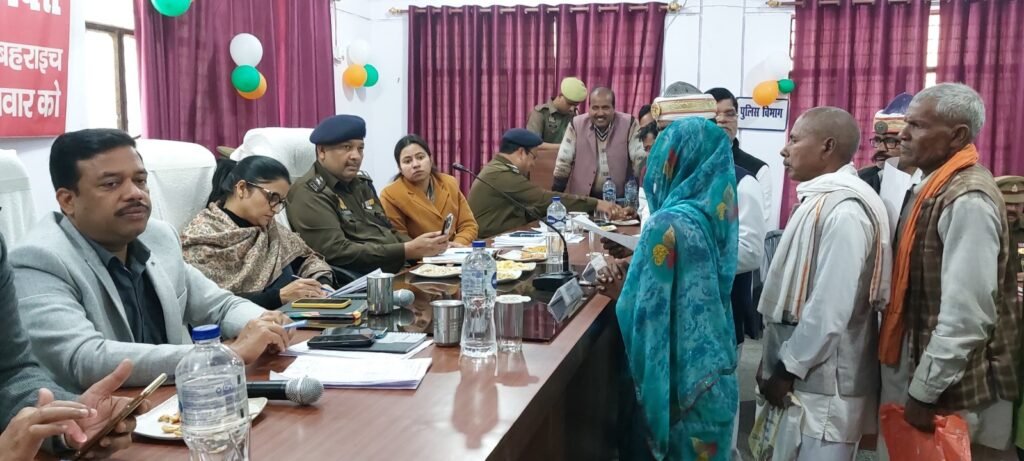 तहसील नानपारा में डीएम की अध्यक्षता में सम्पन्न हुआ सम्पूर्ण समाधान दिवस