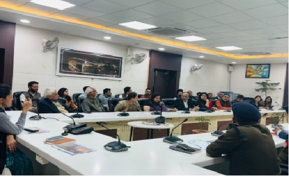 मंडलायुक्त डॉ रोशन जैकब की अध्यक्षता में महत्वपूर्ण समीक्षा बैठक