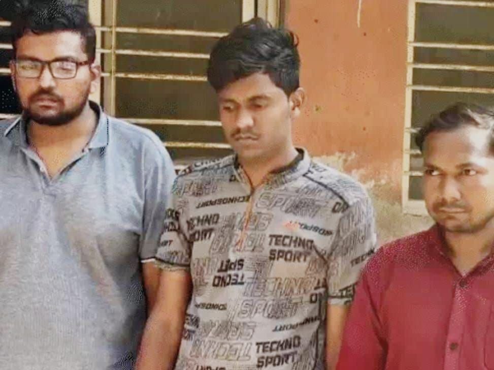 महिलाओं के चुपके से वीडियो बनाकर ऑनलाइन नीलामी करने के सनसनीखेज