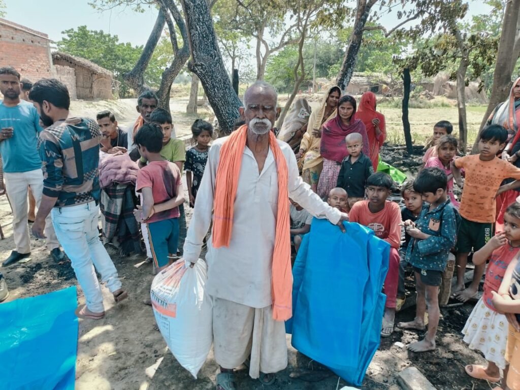 अग्निकाण्ड की सूचना मिलते ही मौके पर पहुंची राजस्व टीम