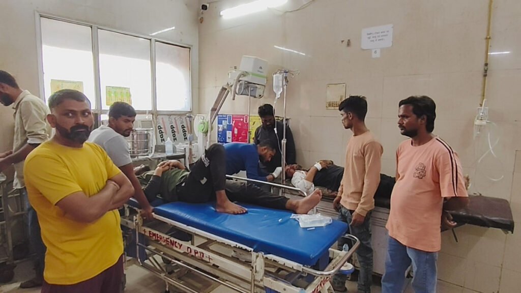 जमीनी विवाद में गोली मारकर ग्रामीण की हत्या एक ही परिवार के 4 घायल
