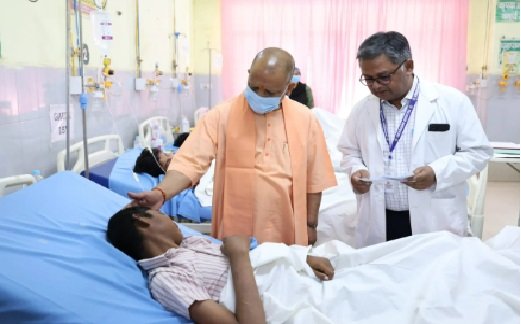 मुख्यमंत्री ने फूड प्वाइजनिंग से प्रभावित बच्चों से की मुलाकात