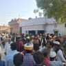 उचित दर विक्रेता के खिलाफ राशन कार्ड धारको की सिकायत पर पहुंची टीम