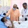 मुख्यमंत्री ने फूड प्वाइजनिंग से प्रभावित बच्चों से की मुलाकात