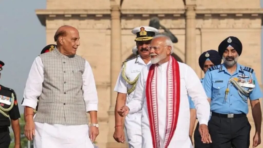 आर्मी चीफ के बाद पीएम मोदी से की रक्षा मंत्री राजनाथ सिंह ने मुलाकात