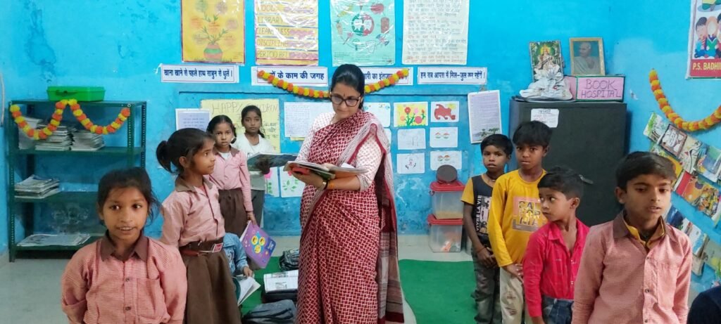 प्राथमिक विद्यालय बढ़ईनबाग का डीएम ने किया औचक निरीक्षण