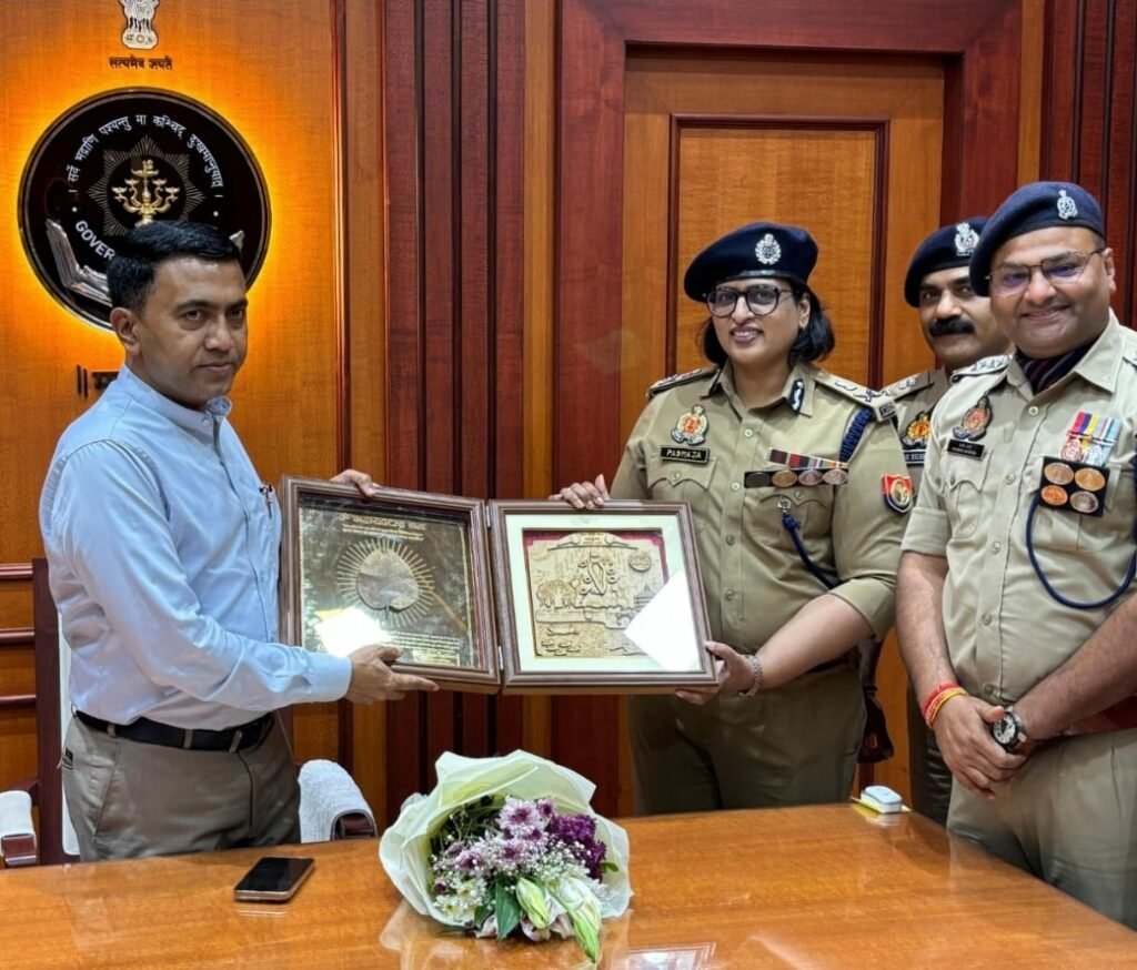 यूपी अग्निशमन के अधिकारियों को गोवा के मुख्यमंत्री द्वारा सम्मानित किया गया