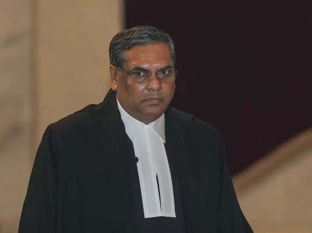 CJI संजीव खन्ना ने नए CJI के तौर पर जस्टिस गवई का नाम कानून मंत्रालय को भेजा