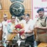 जिले के अधिकारियों एवं कर्मचारियों ने डीएम का किया स्वागत