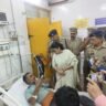 मिल दुर्घटना में घायलों का कुशलक्षेम पूछने चिकित्सालय पहुंची डीएम