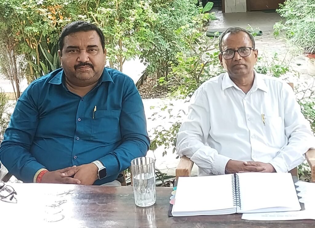 नवागन्तुक खण्ड शिक्षा अधिकारी सुन्दर लाल रावत ने की प्रधानाध्यापको संग समीक्षा बैठक