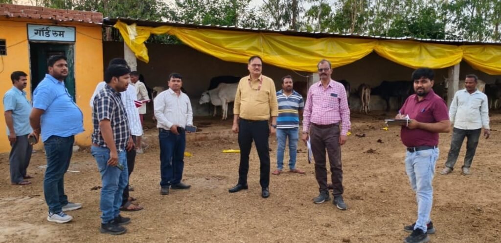 नवागन्तुक डीपीआरओ सर्वेश कुमार पाण्डेय का पहला कदम बढ़ाया गो सेवा की ओर