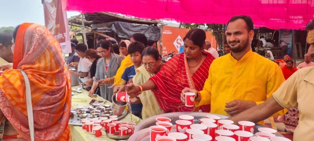 गंगा दशहरा के पावन अवसर पर लगाया गया प्याऊ वितरण किया गया चना