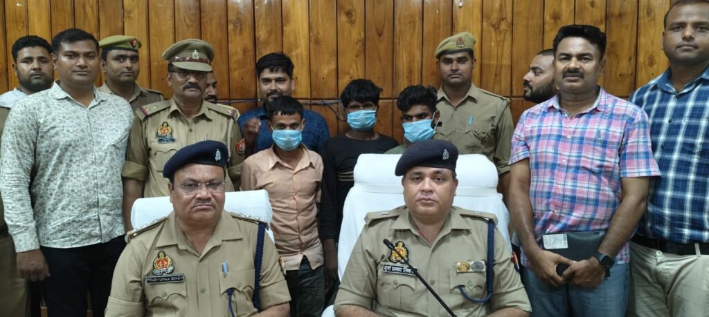 लूट के 50500 रूपये के साथ 03 अभियुक्तों को किया गया गिरफ्तार