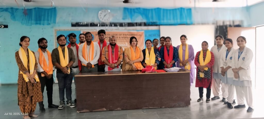 गुरु पूर्णिमा पर स्पार्क कालेज के शिक्षक शिक्षिकाएं हुई सम्मानित