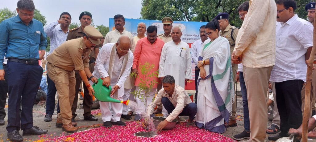 लक्ष्य से अधिक पौधरोपण के संकल्प के साथ सम्पन्न हुआ पौधरोपण महाअभियान