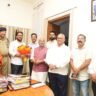 कलेक्ट्रेट में सम्मानित हुए गोल्ड मेडल विजेता भूपेंन्द्र प्रताप सिंह