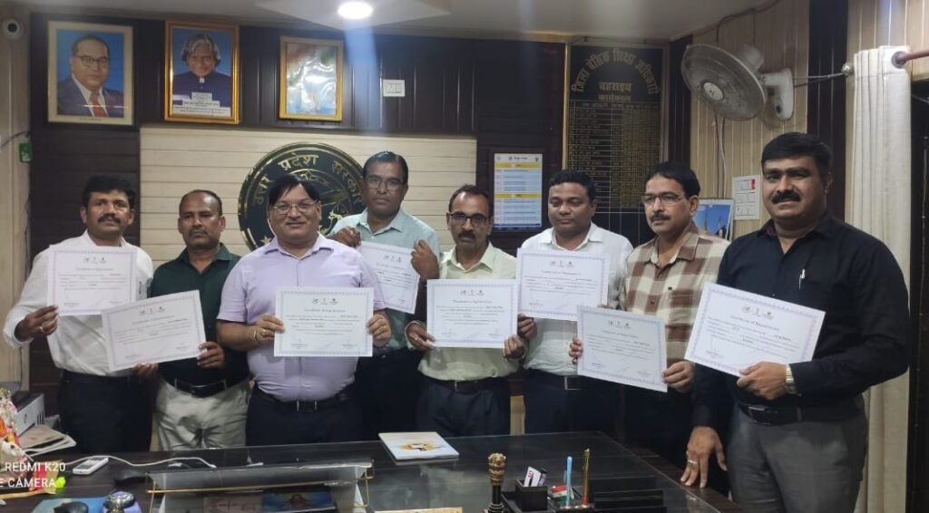 उत्कृष्ट कार्यो के लिए बी ईओ चित्तौरा अनुराग मिश्रा सहित 09 हुए सम्मानित