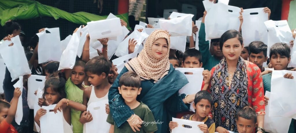 शमा फाउंडेशन के बैनर तले लगभग 100 बच्चों को उपहार वितरित किया गया